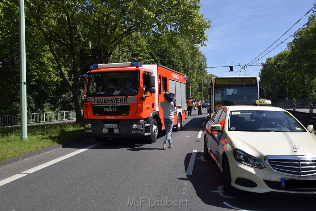 VU Schulbus Taxi Severinsbruecke Rich Innenstadt P41.JPG - Miklos Laubert